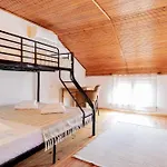 кума лиса Apartment Devin